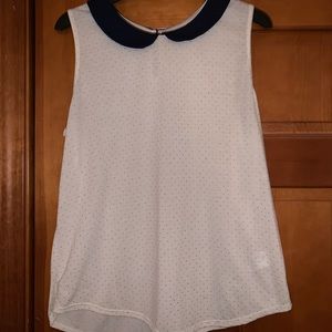 Beautiful White Top with Navy Collar!